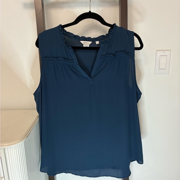 Reitmans Tops - Reitmans Women's Blue Sleeveless Top. Size XXL. Feels silky! NWOT versatile!